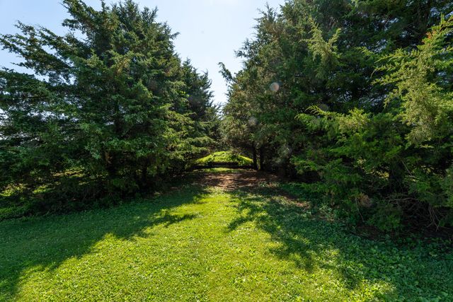 1392 Red Brick Road, Dixon, IL 61021