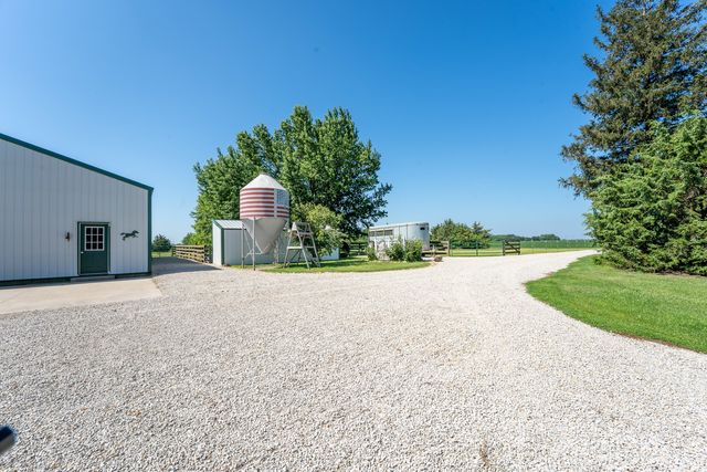 1392 Red Brick Road, Dixon, IL 61021