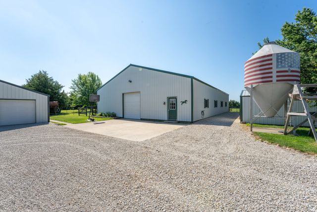 1392 Red Brick Road, Dixon, IL 61021