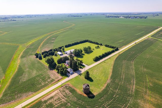 1392 Red Brick Road, Dixon, IL 61021