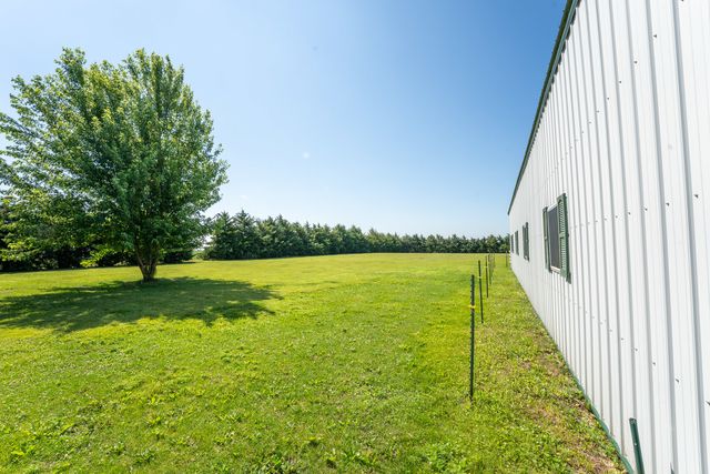 1392 Red Brick Road, Dixon, IL 61021