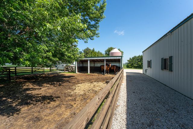 1392 Red Brick Road, Dixon, IL 61021