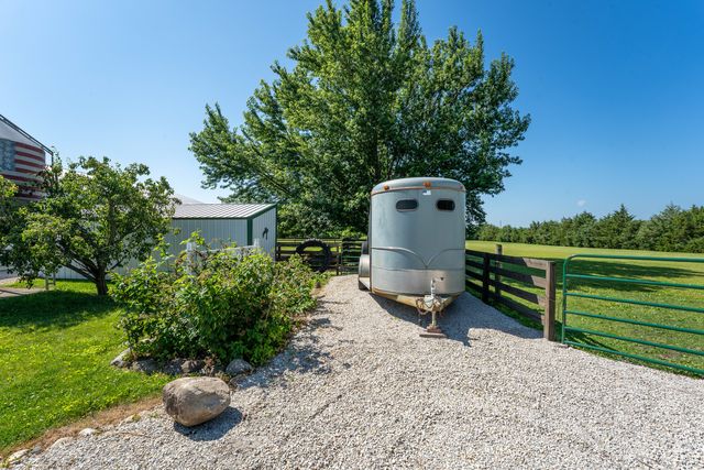 1392 Red Brick Road, Dixon, IL 61021