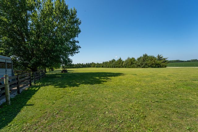 1392 Red Brick Road, Dixon, IL 61021