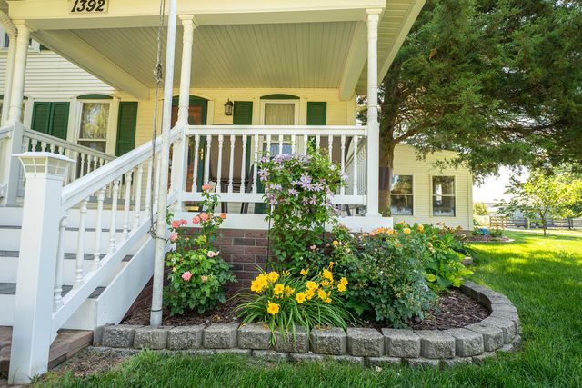 1392 Red Brick Road, Dixon, IL 61021