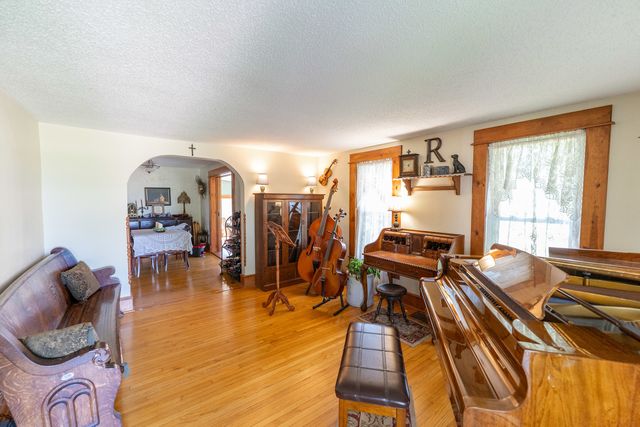 1392 Red Brick Road, Dixon, IL 61021