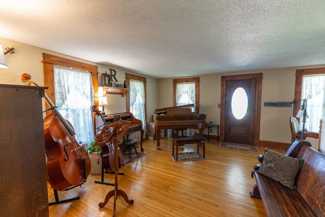 1392 Red Brick Road, Dixon, IL 61021