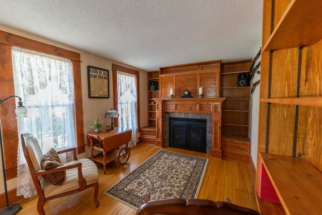 1392 Red Brick Road, Dixon, IL 61021