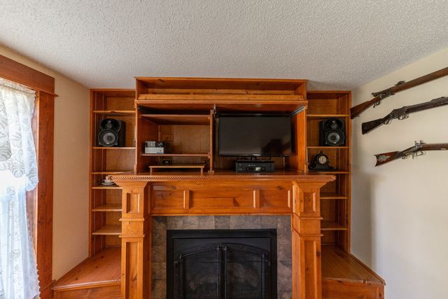 1392 Red Brick Road, Dixon, IL 61021