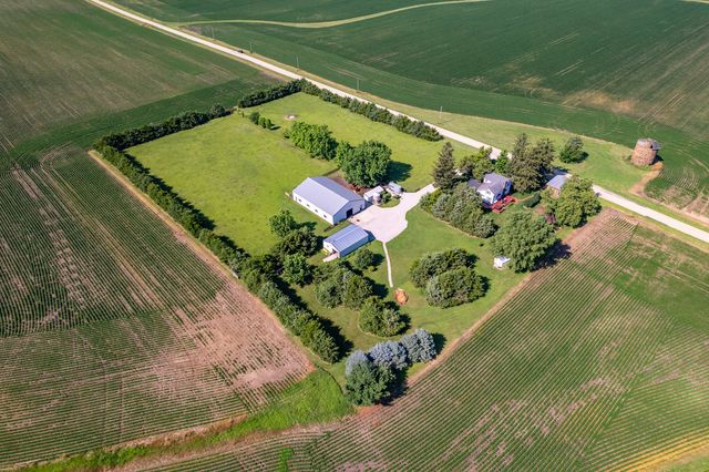 1392 Red Brick Road, Dixon, IL 61021