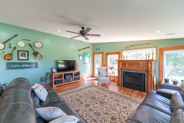 1392 Red Brick Road, Dixon, IL 61021