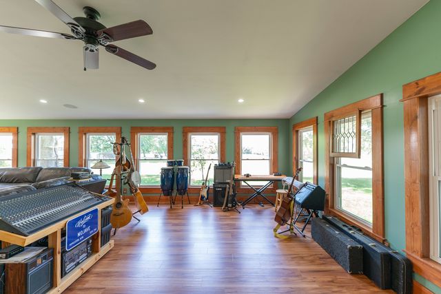 1392 Red Brick Road, Dixon, IL 61021