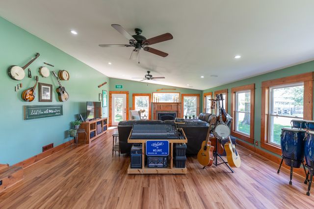 1392 Red Brick Road, Dixon, IL 61021