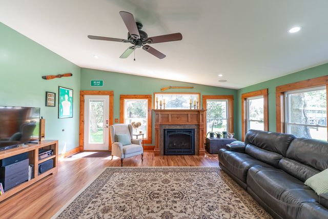 1392 Red Brick Road, Dixon, IL 61021