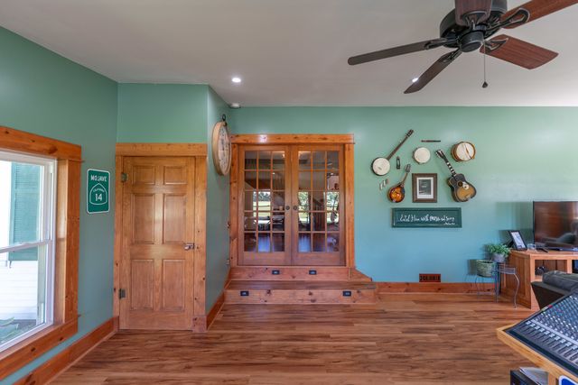 1392 Red Brick Road, Dixon, IL 61021