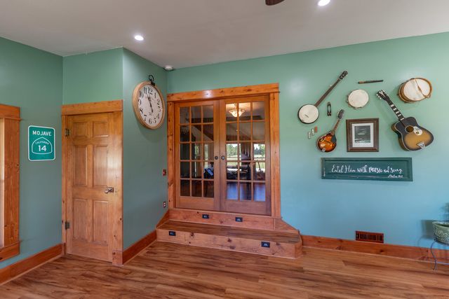 1392 Red Brick Road, Dixon, IL 61021