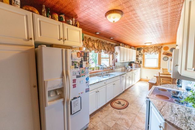 1392 Red Brick Road, Dixon, IL 61021