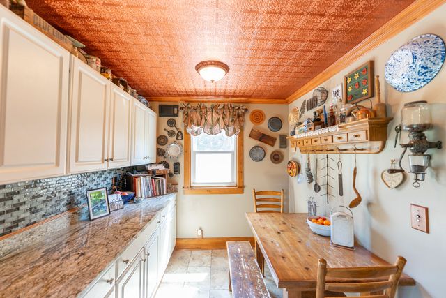 1392 Red Brick Road, Dixon, IL 61021