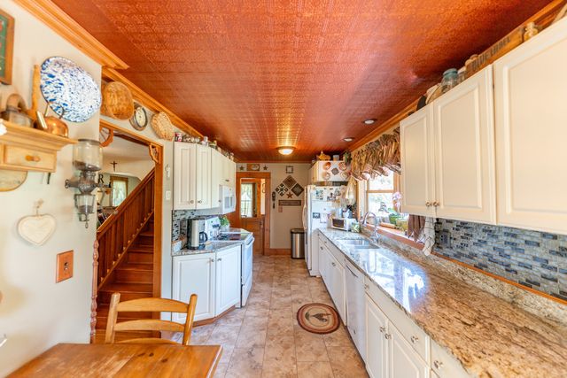 1392 Red Brick Road, Dixon, IL 61021