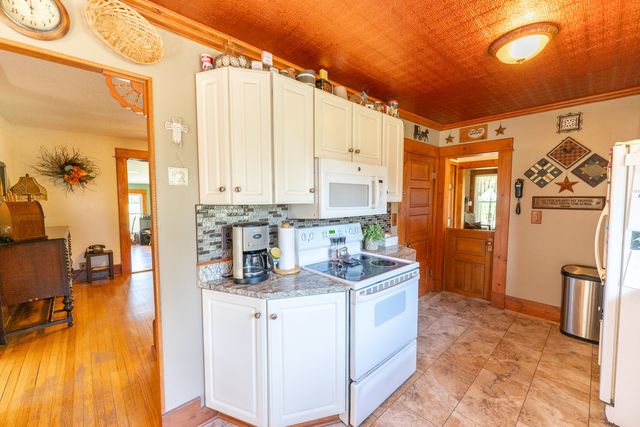 1392 Red Brick Road, Dixon, IL 61021