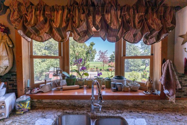 1392 Red Brick Road, Dixon, IL 61021