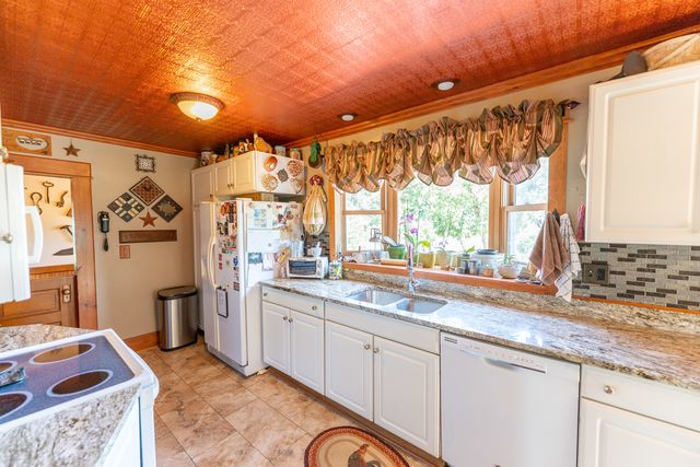 1392 Red Brick Road, Dixon, IL 61021