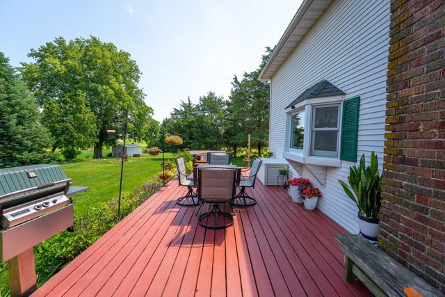 1392 Red Brick Road, Dixon, IL 61021