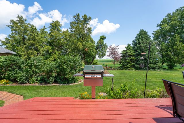 1392 Red Brick Road, Dixon, IL 61021