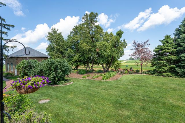 1392 Red Brick Road, Dixon, IL 61021