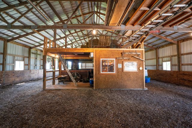 1392 Red Brick Road, Dixon, IL 61021