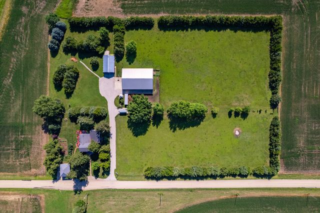 1392 Red Brick Road, Dixon, IL 61021