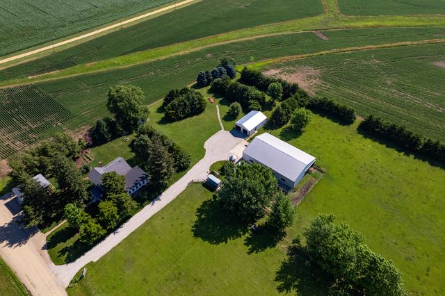 1392 Red Brick Road, Dixon, IL 61021