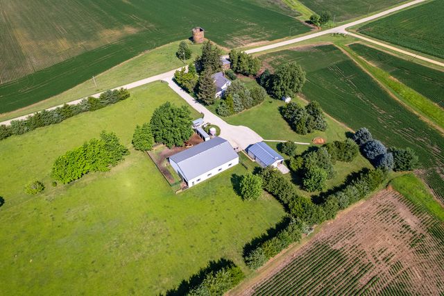 1392 Red Brick Road, Dixon, IL 61021