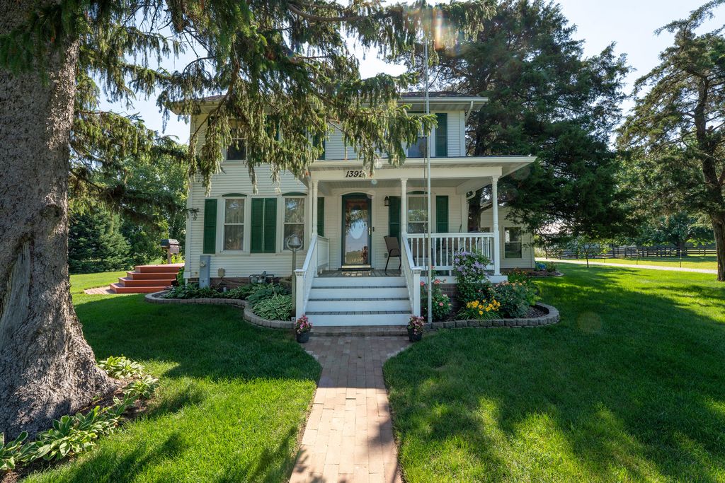 1392 Red Brick Road, Dixon, IL 61021