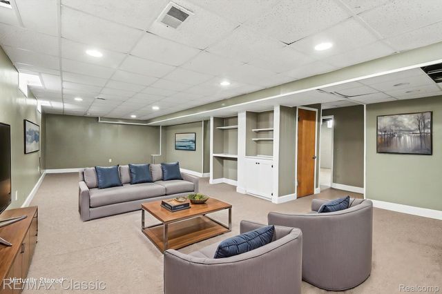 1842 Chaucer Avenue, Madison Heights, MI 48071