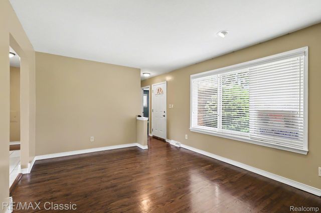 1842 Chaucer Avenue, Madison Heights, MI 48071