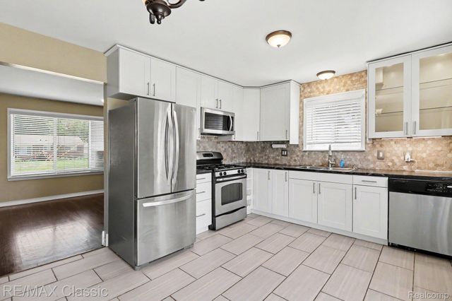 1842 Chaucer Avenue, Madison Heights, MI 48071