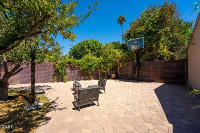814 Kellogg Avenue, Glendale, CA 91202