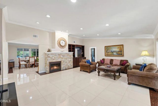814 Kellogg Avenue, Glendale, CA 91202