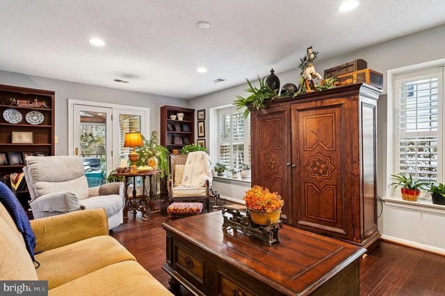 1010 MASTLINE DR, Annapolis, MD 21401