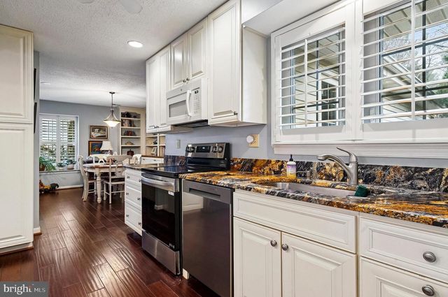 1010 MASTLINE DR, Annapolis, MD 21401