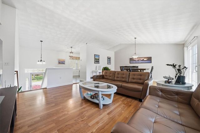 23 Moss Lane, Coventry, RI 02816
