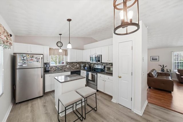 23 Moss Lane, Coventry, RI 02816