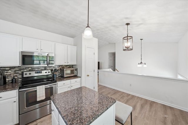 23 Moss Lane, Coventry, RI 02816
