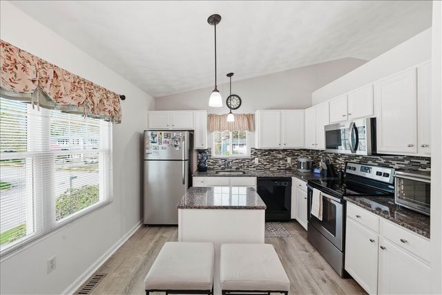 23 Moss Lane, Coventry, RI 02816