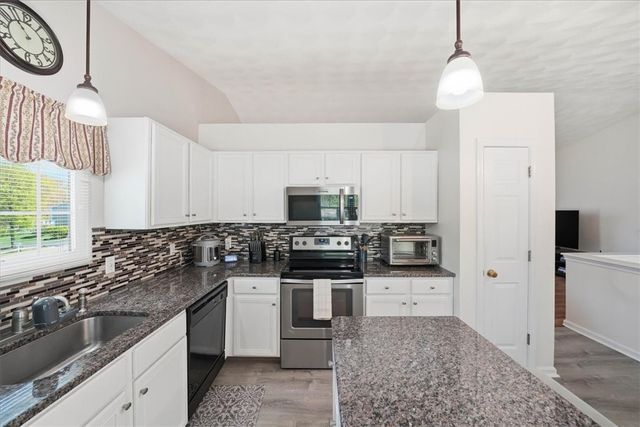 23 Moss Lane, Coventry, RI 02816