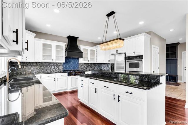 2424 Pebble Beach Drive, Oakland, MI 48363