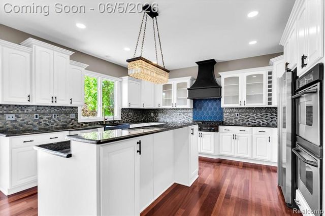 2424 Pebble Beach Drive, Oakland, MI 48363