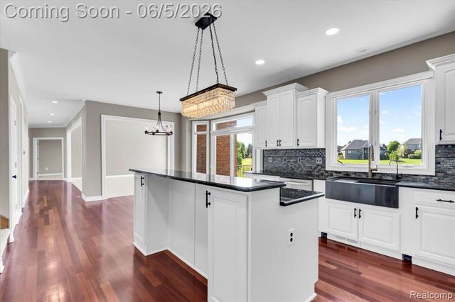 2424 Pebble Beach Drive, Oakland, MI 48363