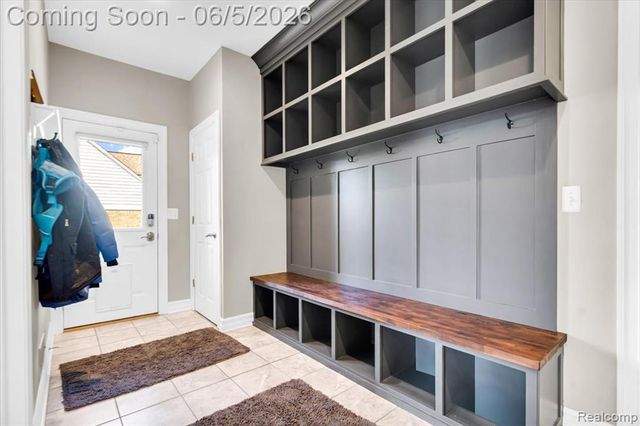 2424 Pebble Beach Drive, Oakland, MI 48363